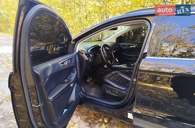 Позашляховик / Кросовер Ford Edge 2016 в 