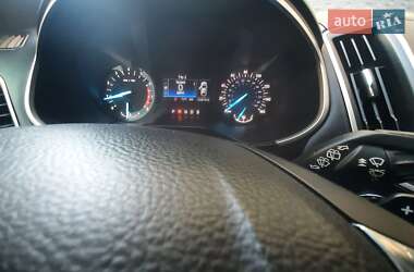 Позашляховик / Кросовер Ford Edge 2015 в 