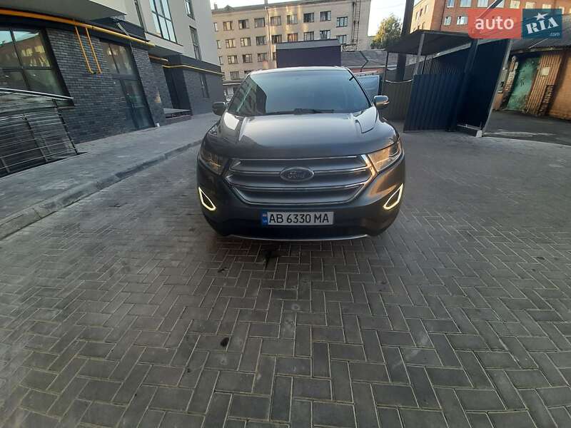 Позашляховик / Кросовер Ford Edge 2015 в 