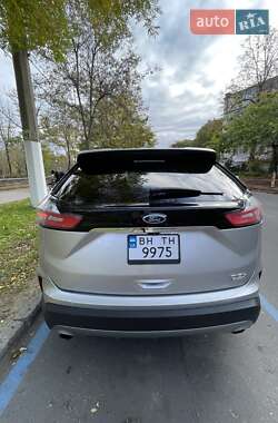Позашляховик / Кросовер Ford Edge 2019 в 