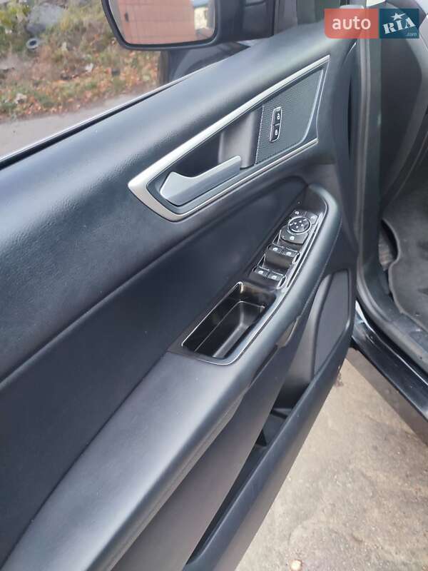 Внедорожник / Кроссовер Ford Edge 2019 в Остроге