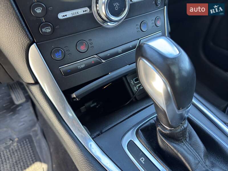 Внедорожник / Кроссовер Ford Edge 2015 в Черновцах