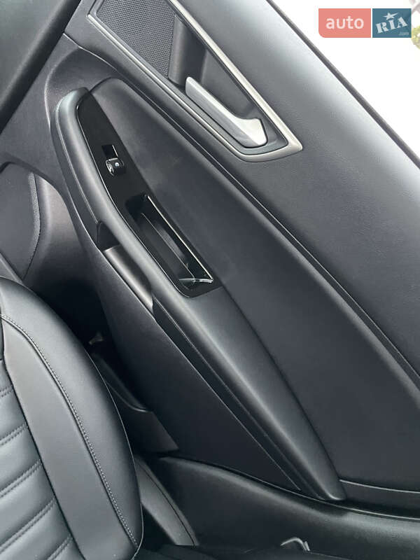 Позашляховик / Кросовер Ford Edge 2019 в Радехові