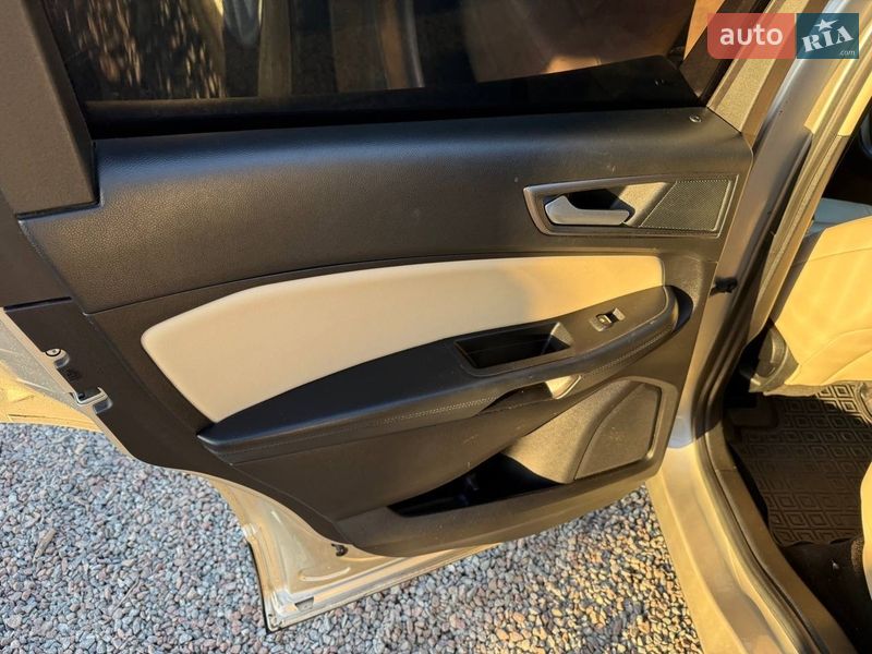 Позашляховик / Кросовер Ford Edge 2017 в Стрию