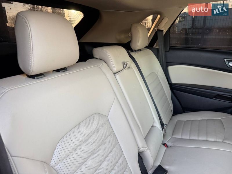 Позашляховик / Кросовер Ford Edge 2017 в Стрию