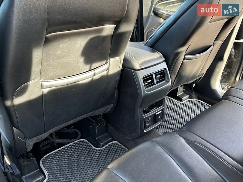 Позашляховик / Кросовер Ford Edge 2016 в Мостиській