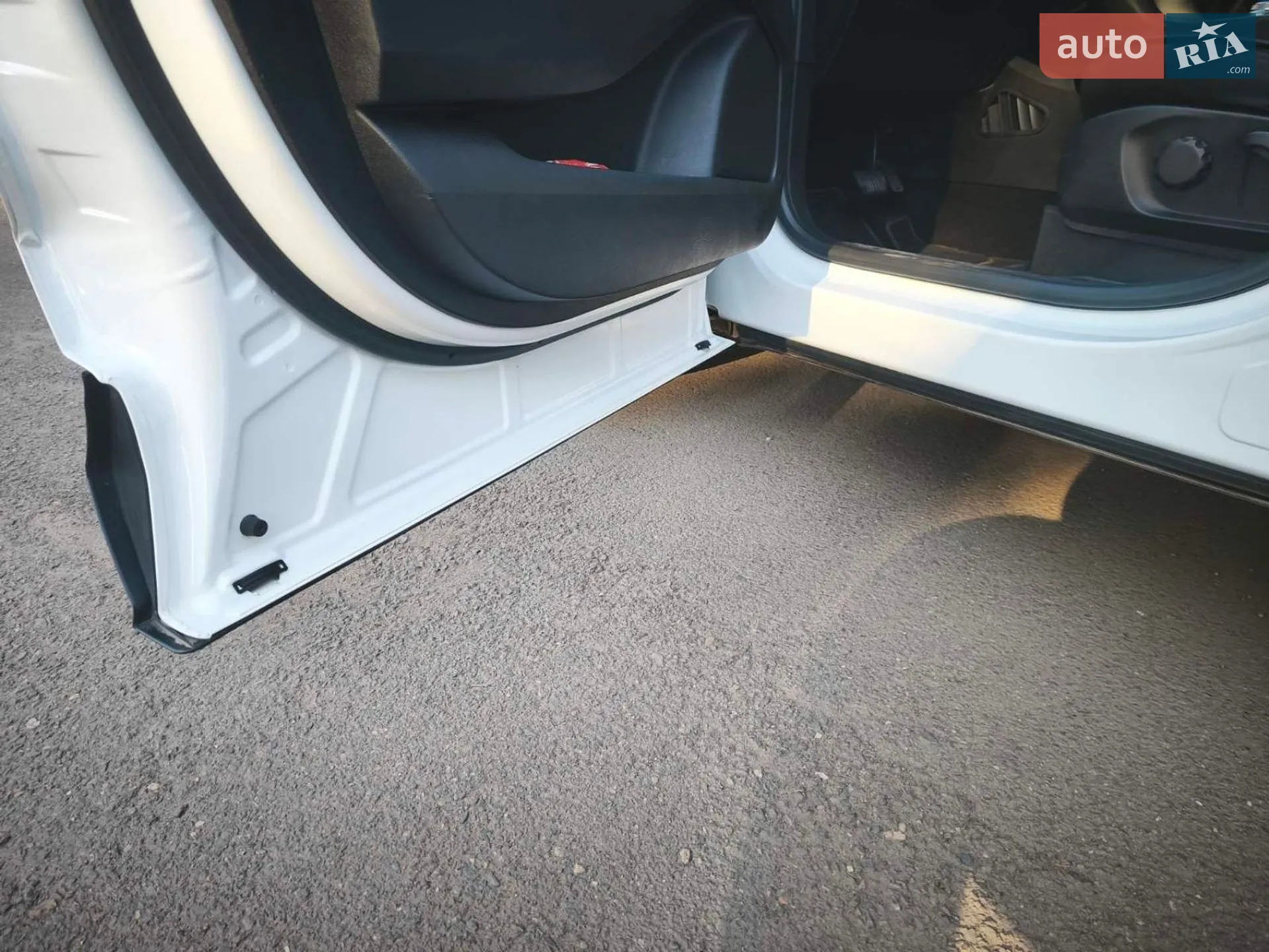 Ford Edge 2019 VIN 2FMPK3G93KBB73393 фото оголошення 17 з 32