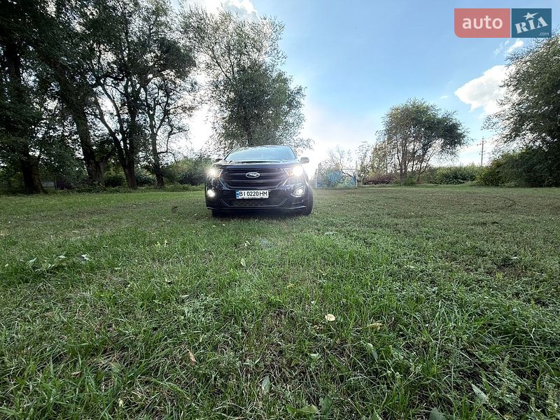 Позашляховик / Кросовер Ford Edge 2016 в Глобиному