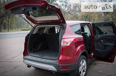 Позашляховик / Кросовер Ford Escape 2014 в 