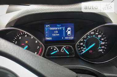 Позашляховик / Кросовер Ford Escape 2014 в 