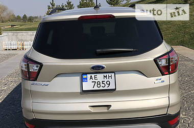 Внедорожник / Кроссовер Ford Escape 2018 в 
