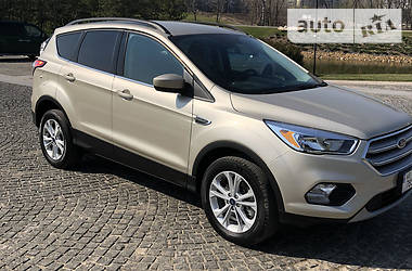 Внедорожник / Кроссовер Ford Escape 2018 в 