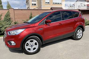 Позашляховик / Кросовер Ford Escape 2016 в 