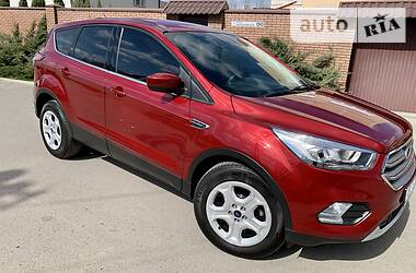 Позашляховик / Кросовер Ford Escape 2016 в 
