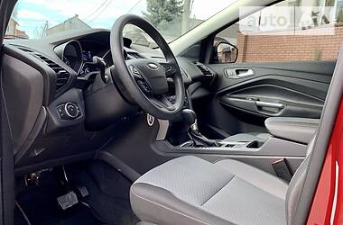 Позашляховик / Кросовер Ford Escape 2016 в 