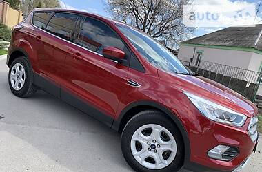 Позашляховик / Кросовер Ford Escape 2016 в 