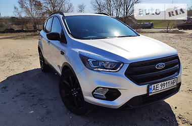 Позашляховик / Кросовер Ford Escape 2016 в 