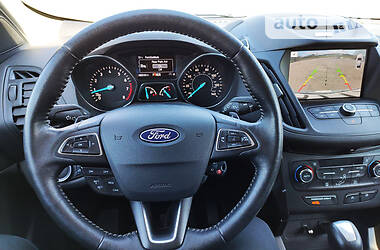 Позашляховик / Кросовер Ford Escape 2016 в 