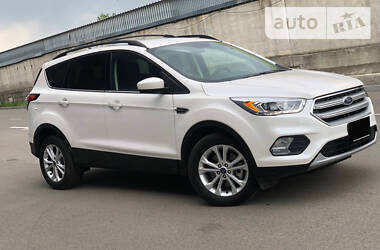 Позашляховик / Кросовер Ford Escape 2018 в 