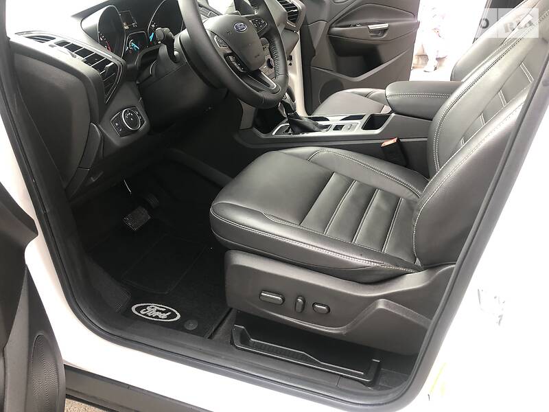 Внедорожник / Кроссовер Ford Escape 2018 в 