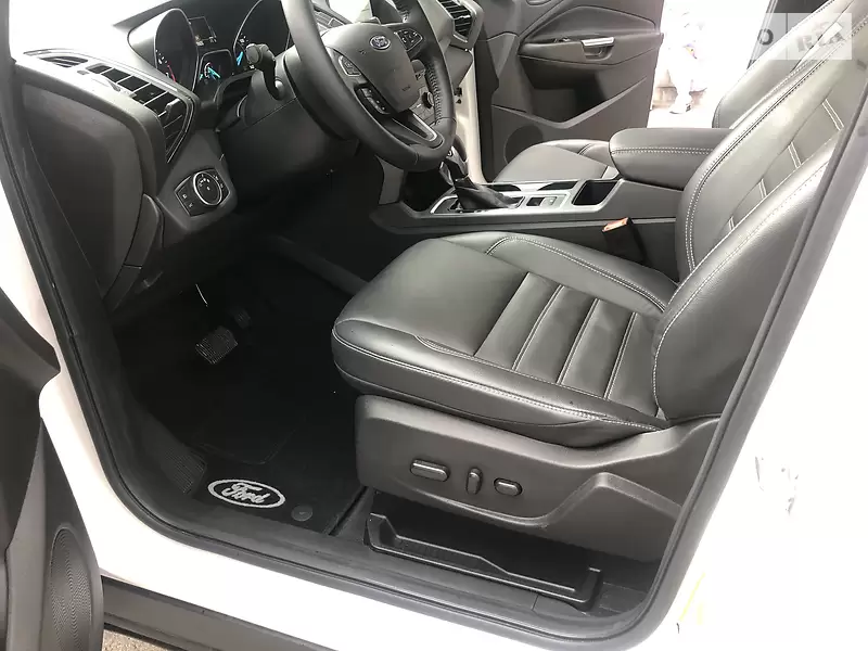 Внедорожник / Кроссовер Ford Escape 2018 в 