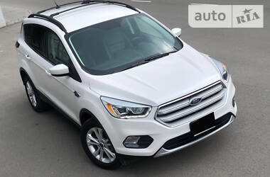 Позашляховик / Кросовер Ford Escape 2018 в 