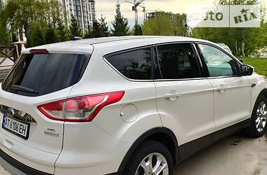 Позашляховик / Кросовер Ford Escape 2013 в 