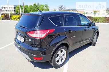 Позашляховик / Кросовер Ford Escape 2013 в 