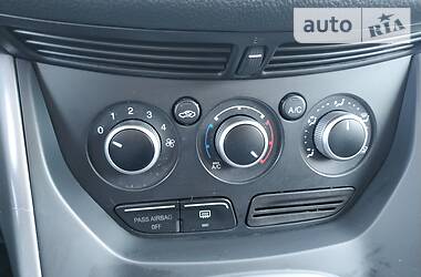 Позашляховик / Кросовер Ford Escape 2013 в 