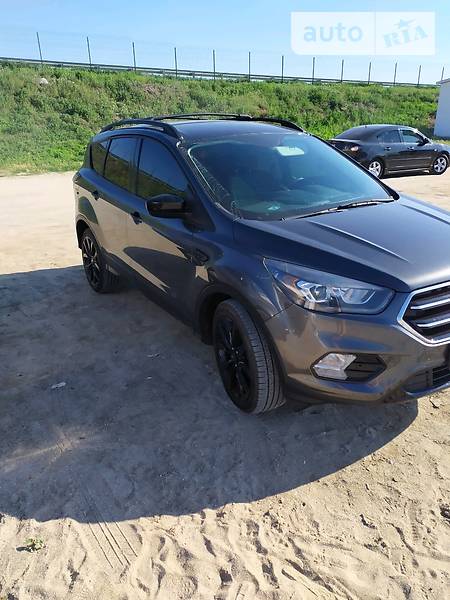 Позашляховик / Кросовер Ford Escape 2017 в Хоролі