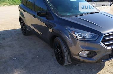 Позашляховик / Кросовер Ford Escape 2017 в 