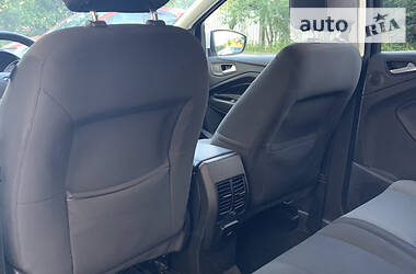 Позашляховик / Кросовер Ford Escape 2015 в 
