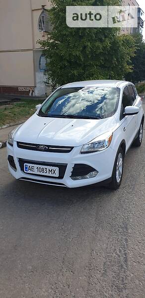 Позашляховик / Кросовер Ford Escape 2016 в 