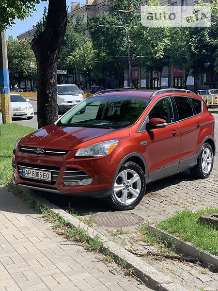 Позашляховик / Кросовер Ford Escape 2015 в 