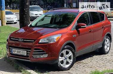 Позашляховик / Кросовер Ford Escape 2015 в 