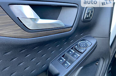 Внедорожник / Кроссовер Ford Escape 2020 в 