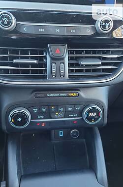 Внедорожник / Кроссовер Ford Escape 2020 в 