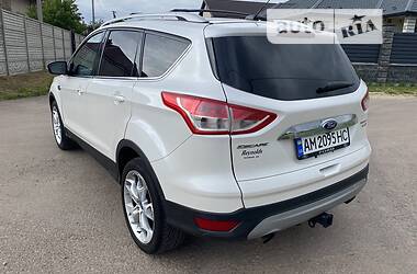Позашляховик / Кросовер Ford Escape 2015 в 