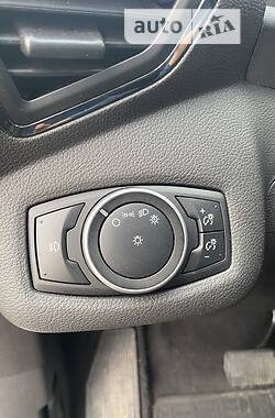 Позашляховик / Кросовер Ford Escape 2015 в 