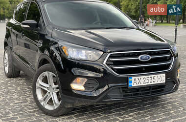 Внедорожник / Кроссовер Ford Escape 2016 в 