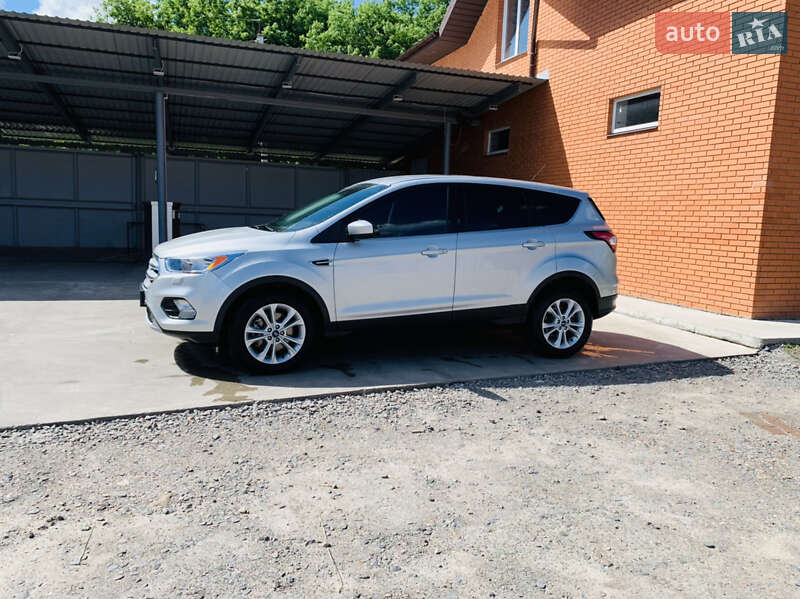 Позашляховик / Кросовер Ford Escape 2017 в Ромнах