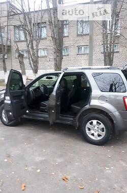 Внедорожник / Кроссовер Ford Escape 2012 в 