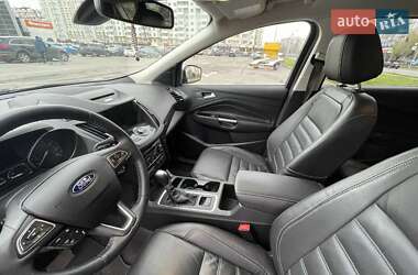 Внедорожник / Кроссовер Ford Escape 2017 в 