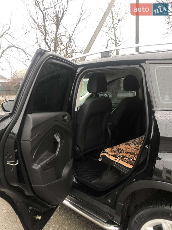 Внедорожник / Кроссовер Ford Escape 2016 в Городке