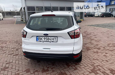 Позашляховик / Кросовер Ford Escape 2017 в Рівному