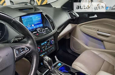 Внедорожник / Кроссовер Ford Escape 2017 в 