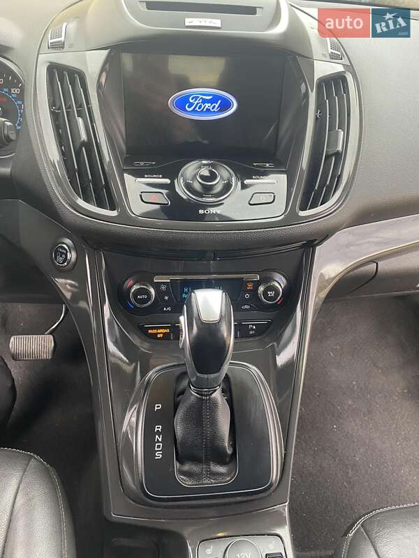 Внедорожник / Кроссовер Ford Escape 2015 в Сокирянах
