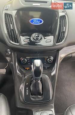 Внедорожник / Кроссовер Ford Escape 2015 в 