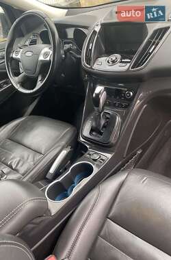 Внедорожник / Кроссовер Ford Escape 2015 в 