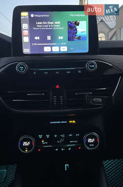 Внедорожник / Кроссовер Ford Escape 2020 в 